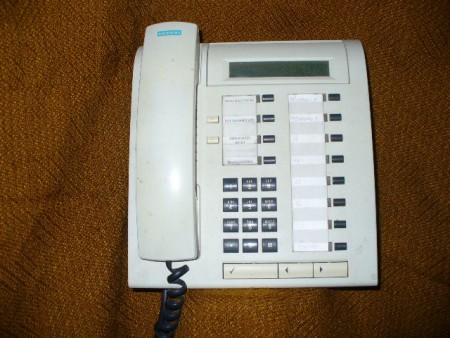 Siemens központ kezelő készüléke, fogadja a hívásokat és kapcsolni lehet vele a mellékeket